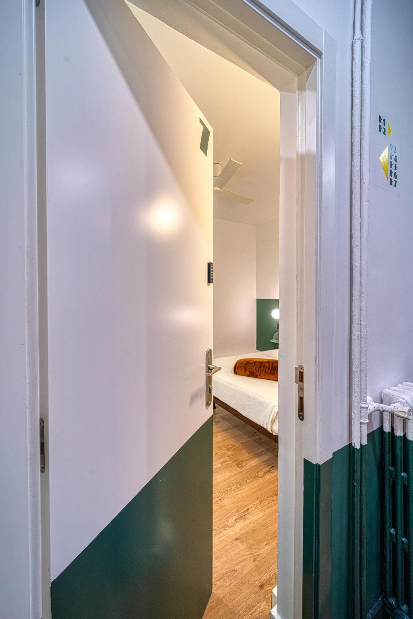 Angelitomad Hotel Madrid Bagian luar foto