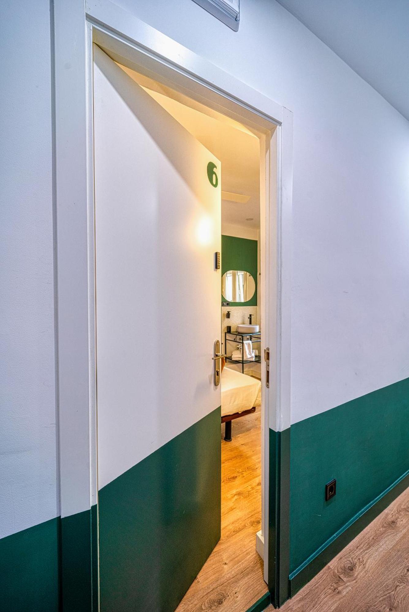 Angelitomad Hotel Madrid Bagian luar foto